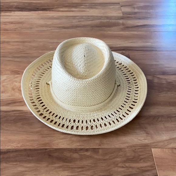 Madewell Accessories - Madewell x Biltmore curved-brim straw hat.